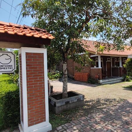 Genthong Homestay Magelang Eksteriør billede